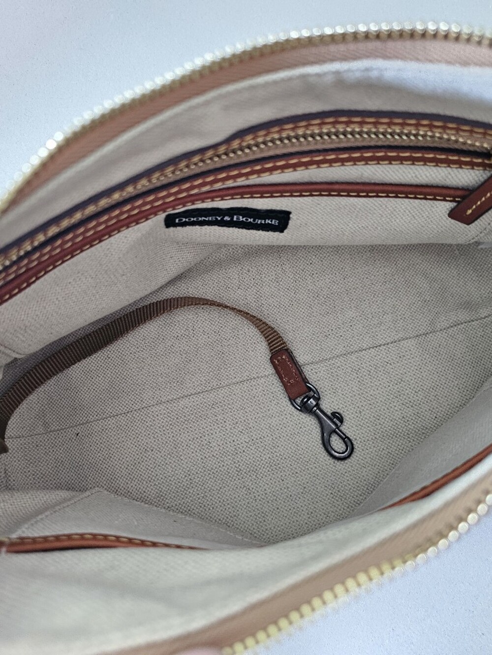 NWOT Dooney & Bourke Taupe Pebble Grain Leather Hobo Shoulder Bag - Picture 8 of 13